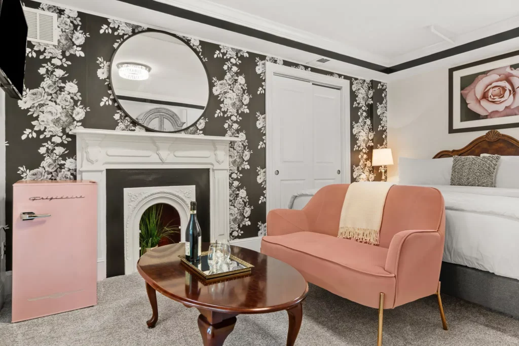 Roce Rocm Rose Room | Boutique Hotel Room in Annapolis